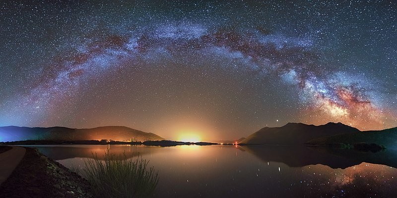 Milky_way_above_Lake_Sticada,_Croatia_-_Flickr_-_otrow_photography.jpg