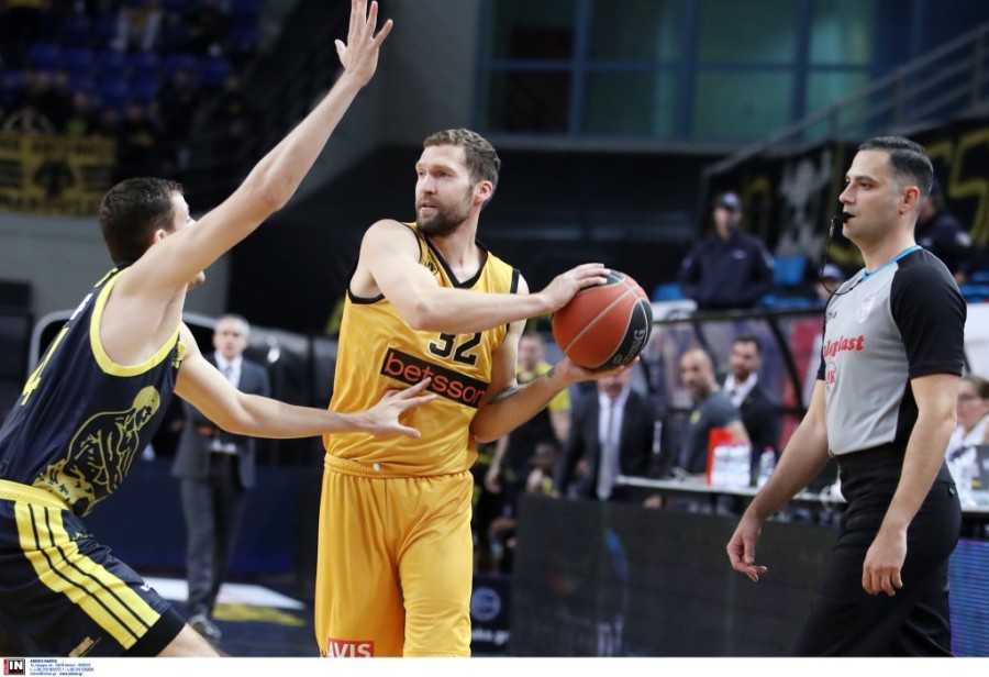 strelnieks aek aris.jpg