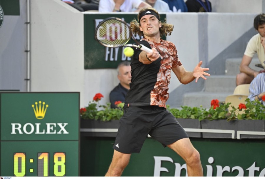 tsitsipas tennis.jpg