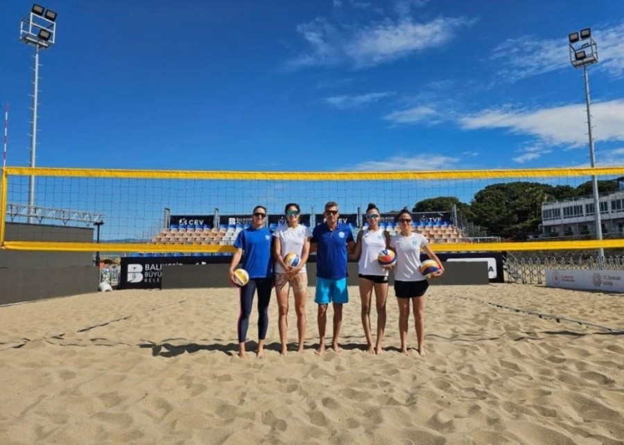 womens beach volleyball.jpg