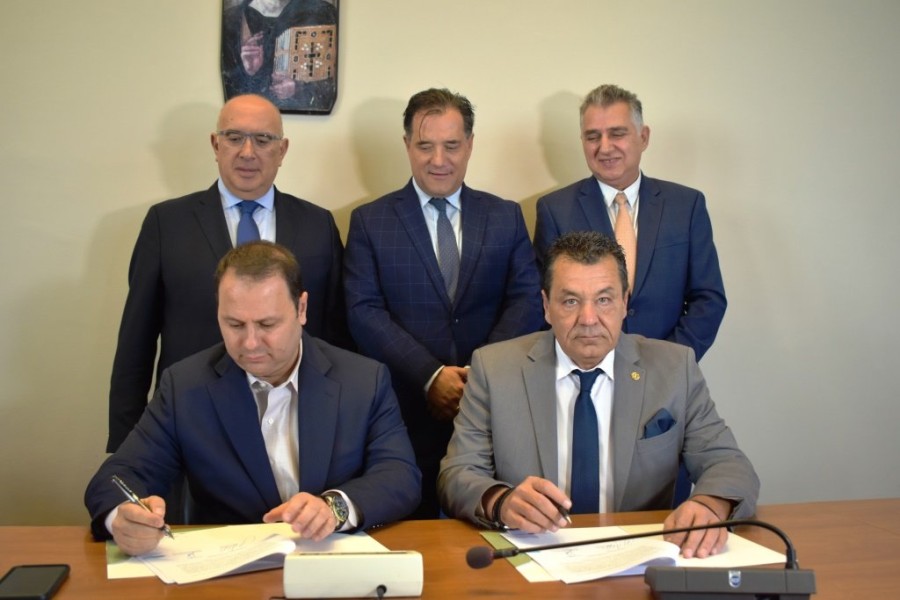 Υπογραφή-Σύμβασης-Δήμου-Φυλής-ΤΑΙΠΕΔ-για-Μεταφορικό-Κέντρο-1.jpg