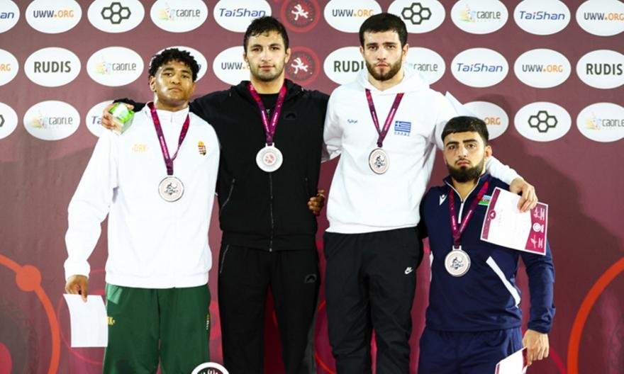 podium-92kg-fs---gold_-artur-t_094932.jpg