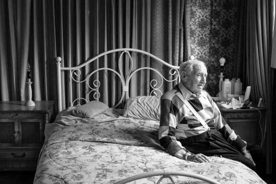 08aushchwitz-lovers1-superJumbo (1).jpg