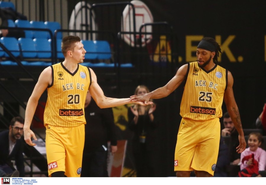 mitchell madsen aek reggio emilia.jpg