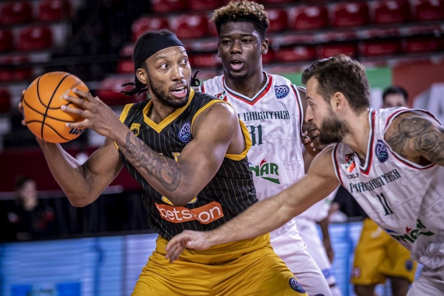 mitchell karsiyaka aek.jpg