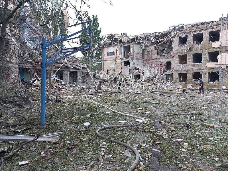 Russian_bombing_of_a_school_in_Kramatorsk,_July_21,_2022.jpg