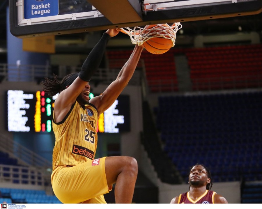aek limoges mitchell dunk.jpg