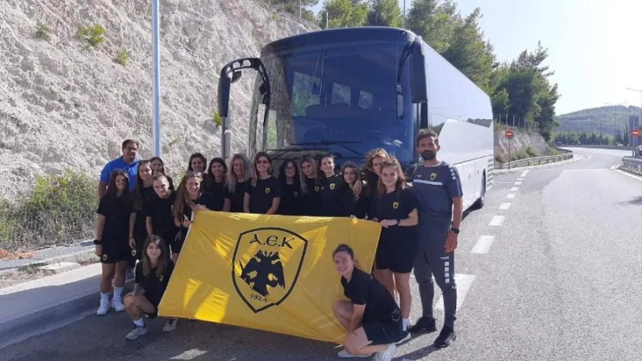 aek-women-team-omada-omadiki-soccer-simaia.jpg