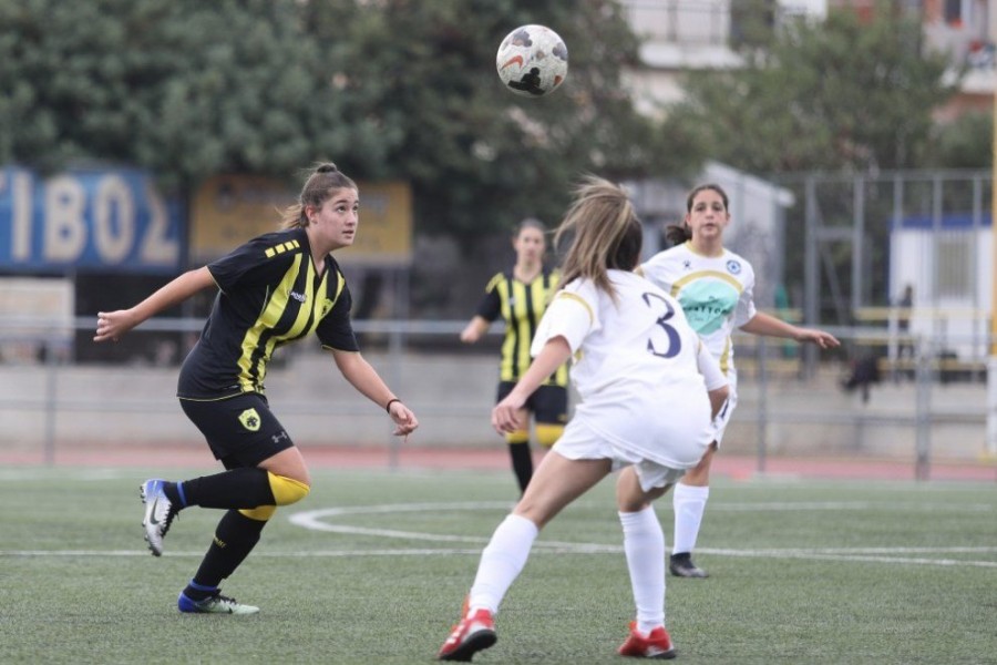 peristeri-aek-women-soccer-podosfairo-gynaikes-dasdadasasdaplay.jpg