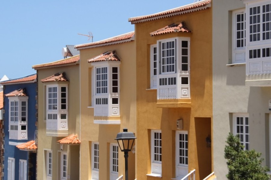 architecture_homes_colorful_summer_building_bay_window_spain_facade-1001592.jpg