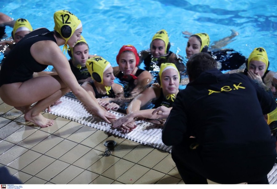 aek womens water polo.jpg