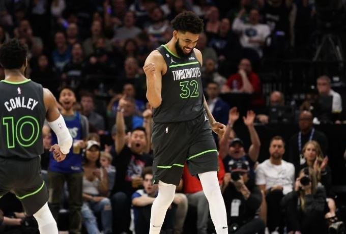 timberwolves towns.jpg